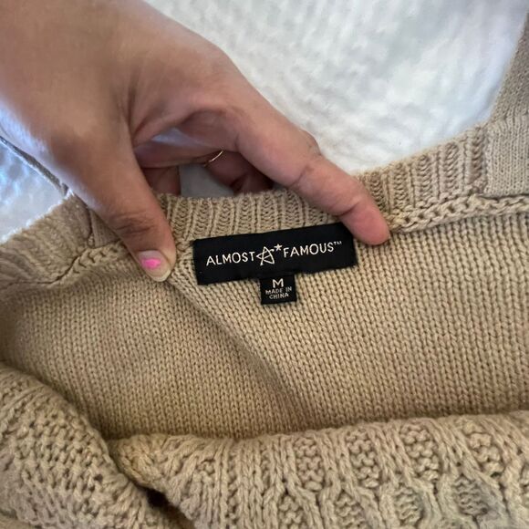 Almost Famous Women's Shirt Acrylic Cream Knit Tank Top Sweater Size M - Picture 4 of 7